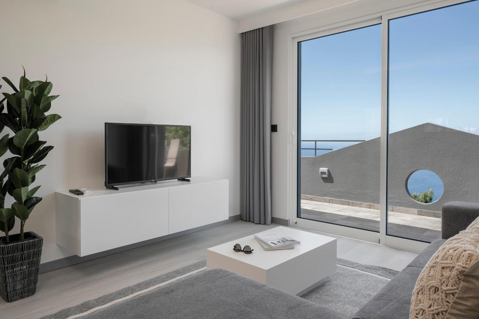 Intelsol Calheta Apartments By An Island Apart Eksteriør bilde